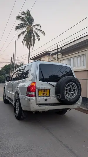 Mitsubishi Pajero 2005 White