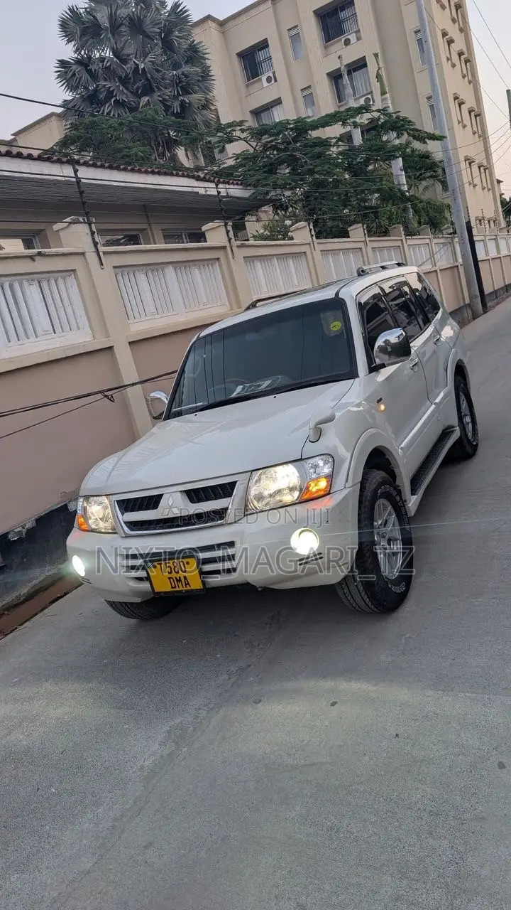 Mitsubishi Pajero 2005 White