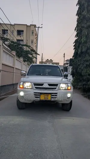 Mitsubishi Pajero 2005 White