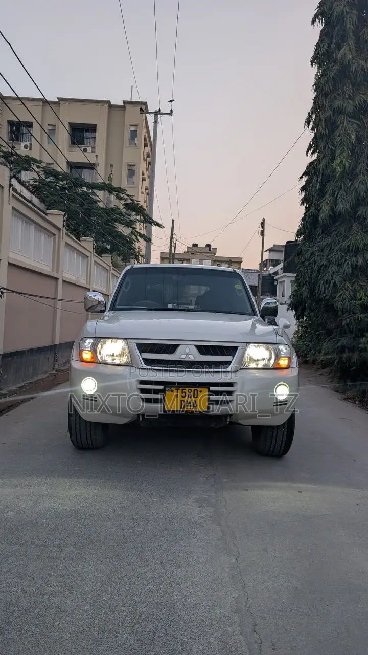 Mitsubishi Pajero 2005 White