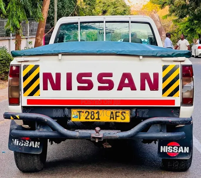 Nissan Hardbody 2007 Pearl
