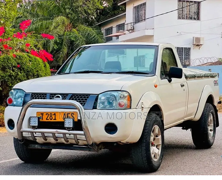 Nissan Hardbody 2007 Pearl