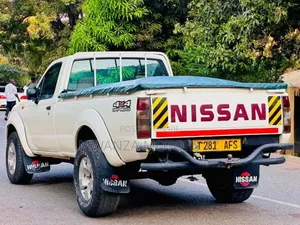 Nissan Hardbody 2007 Pearl