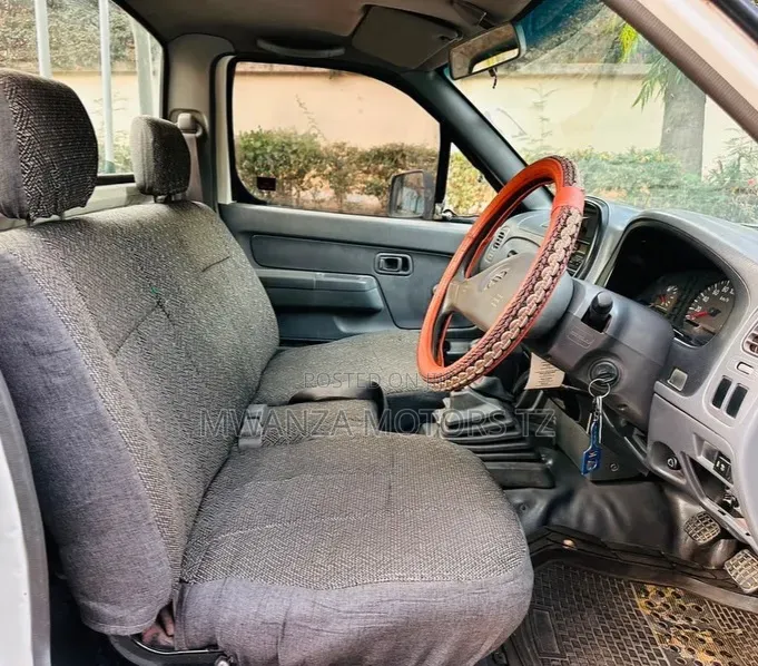 Nissan Hardbody 2007 Pearl