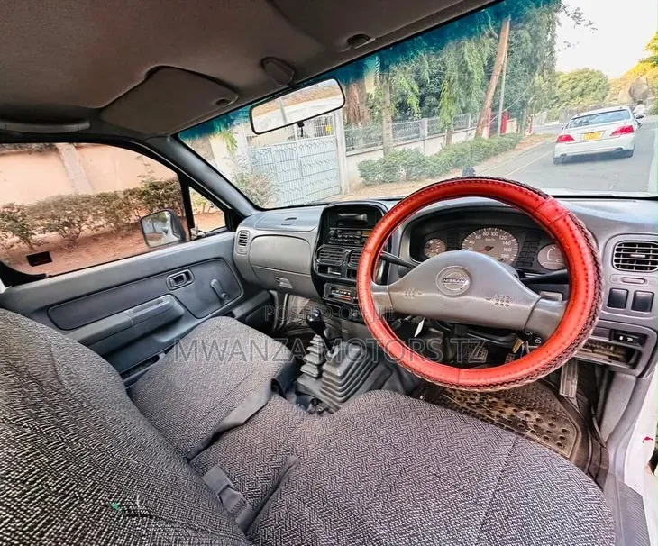 Nissan Hardbody 2007 Pearl