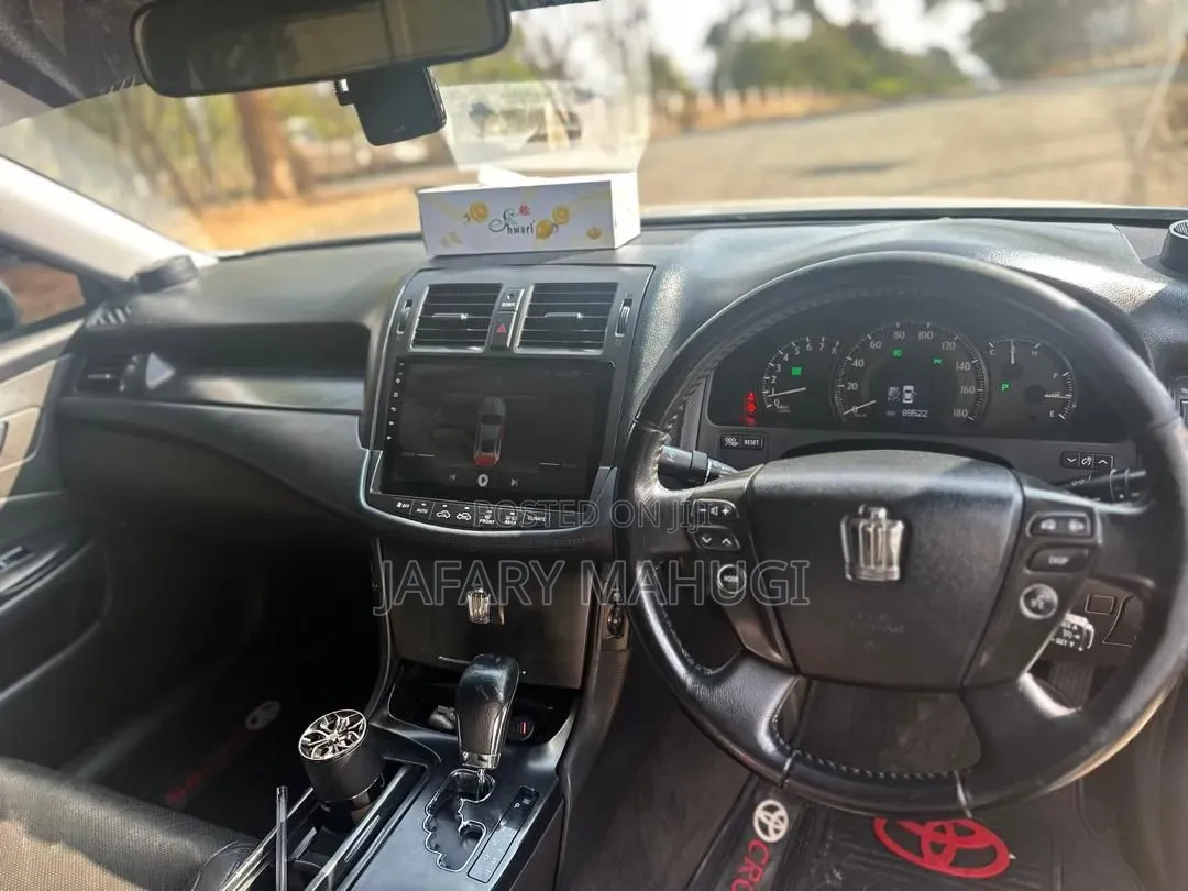 Toyota Crown 2015 Silver
