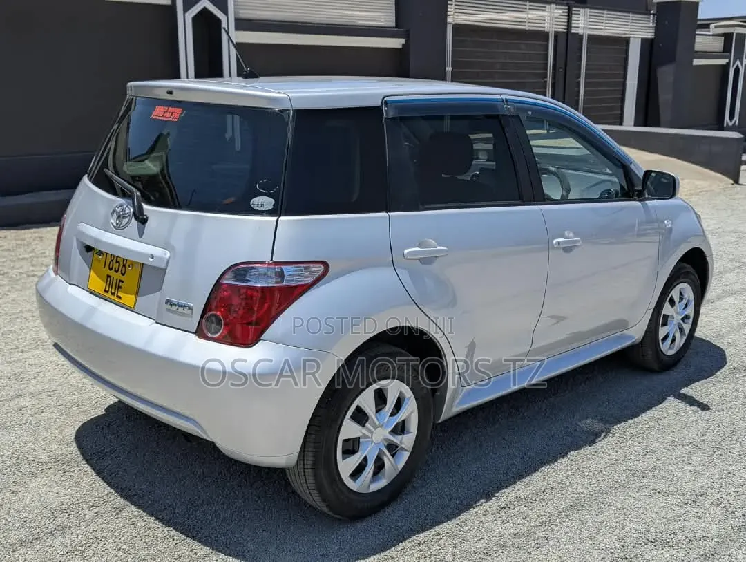 Toyota IST 2007 Silver