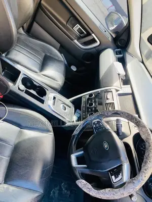 Land Rover Discovery 2015 White