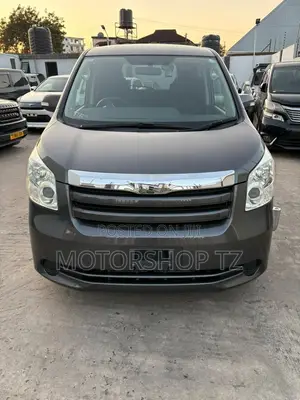 Toyota Noah 2.0 143hp AWD (7 Seater) 2008 Gray