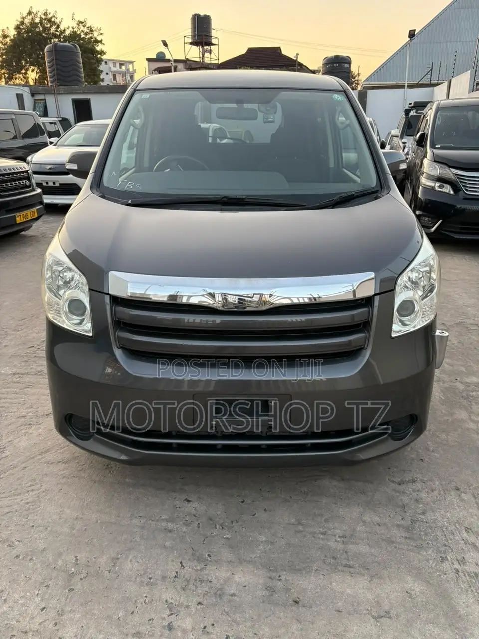 Toyota Noah 2.0 143hp AWD (7 Seater) 2008 Gray