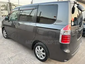 Toyota Noah 2.0 143hp AWD (7 Seater) 2008 Gray