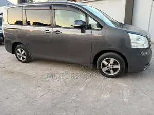 Toyota Noah 2.0 143hp AWD (7 Seater) 2008 Gray