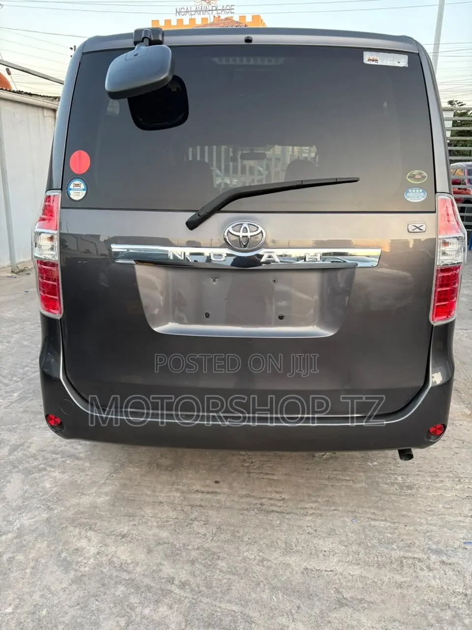 Toyota Noah 2.0 143hp AWD (7 Seater) 2008 Gray