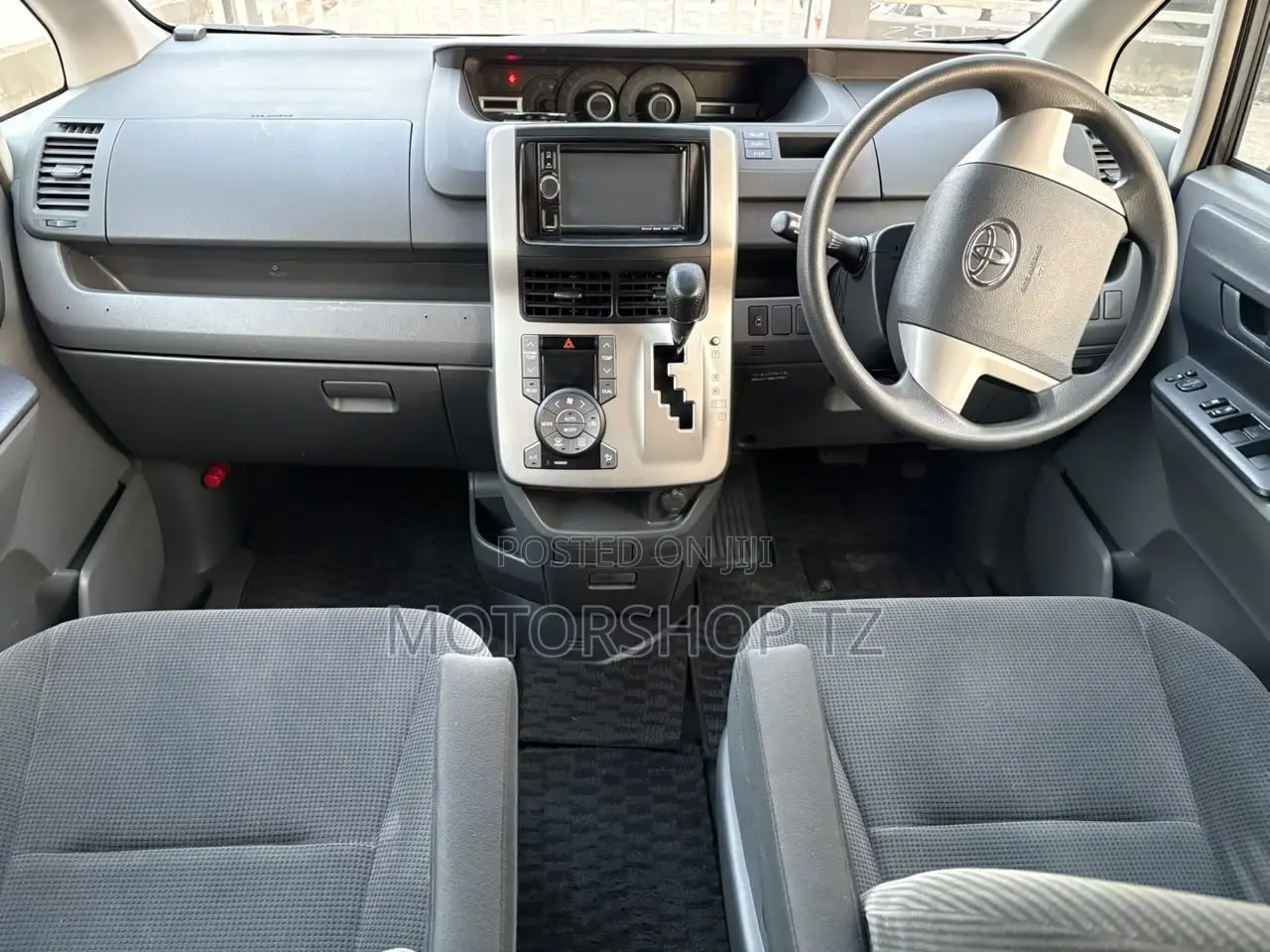 Toyota Noah 2.0 143hp AWD (7 Seater) 2008 Gray