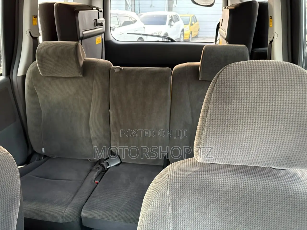 Toyota Noah 2.0 143hp AWD (7 Seater) 2008 Gray
