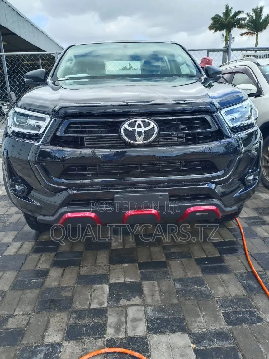 Toyota Hilux 2026 Black