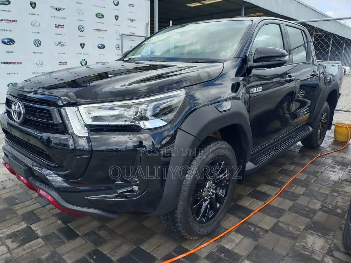 Toyota Hilux 2026 Black