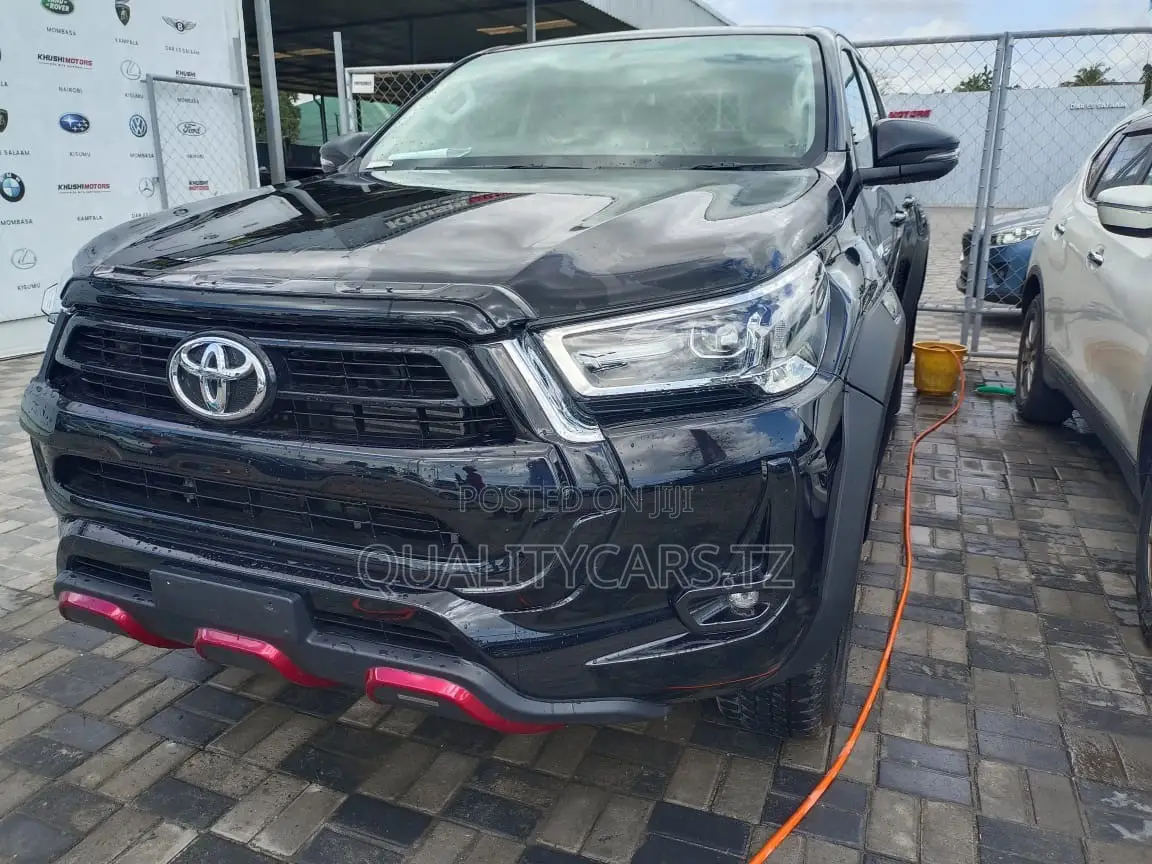 Toyota Hilux 2026 Black
