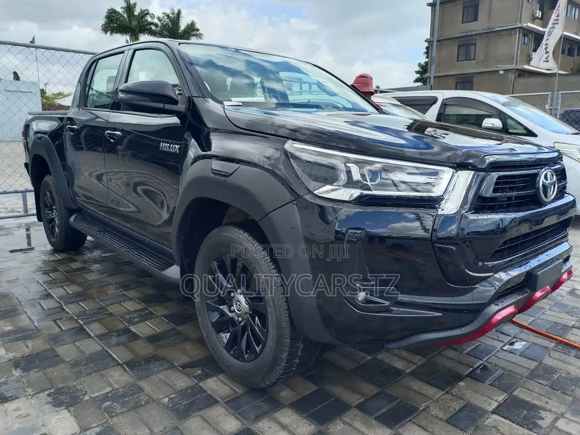 Toyota Hilux 2026 Black