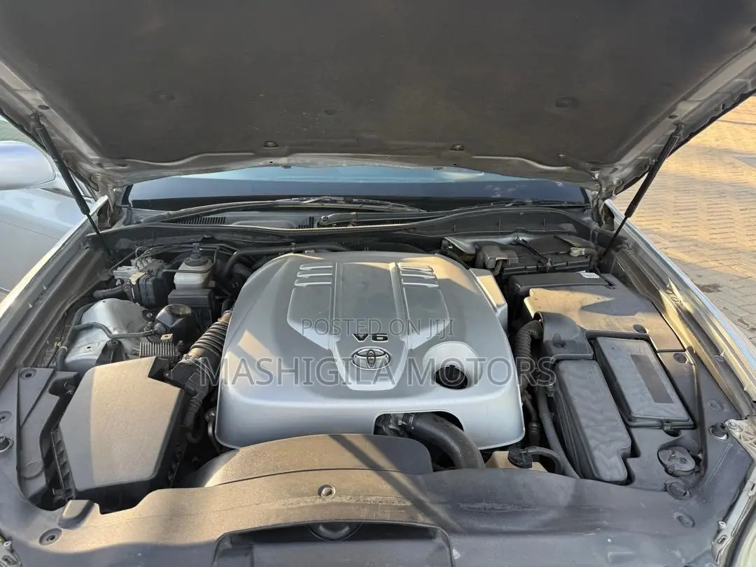 Toyota Crown 2006 Silver