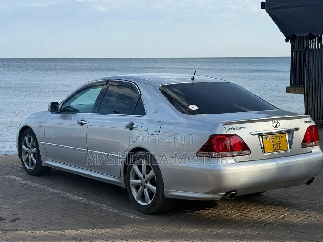 Toyota Crown 2006 Silver