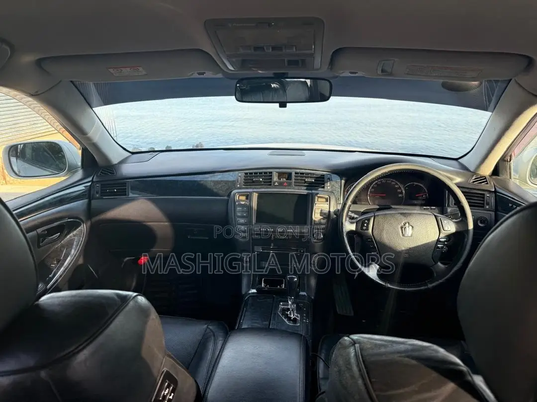 Toyota Crown 2006 Silver