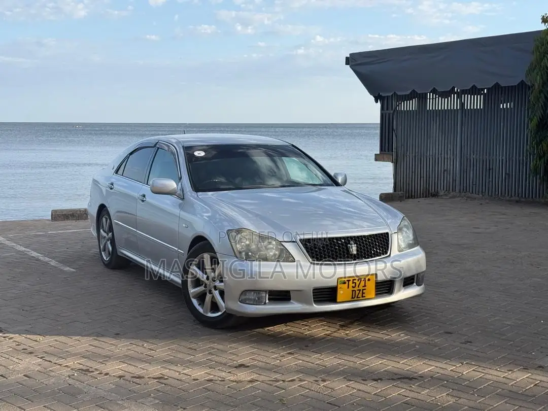 Toyota Crown 2006 Silver
