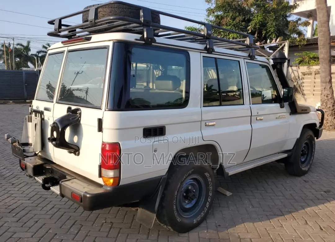 Toyota Land Cruiser 2020 Off white