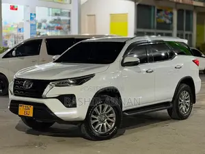 Toyota Fortuner 2.8 D AWD 2021 White