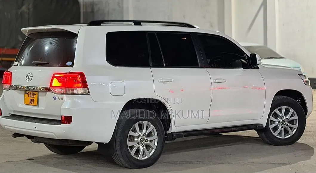 Toyota Land Cruiser 2018 White