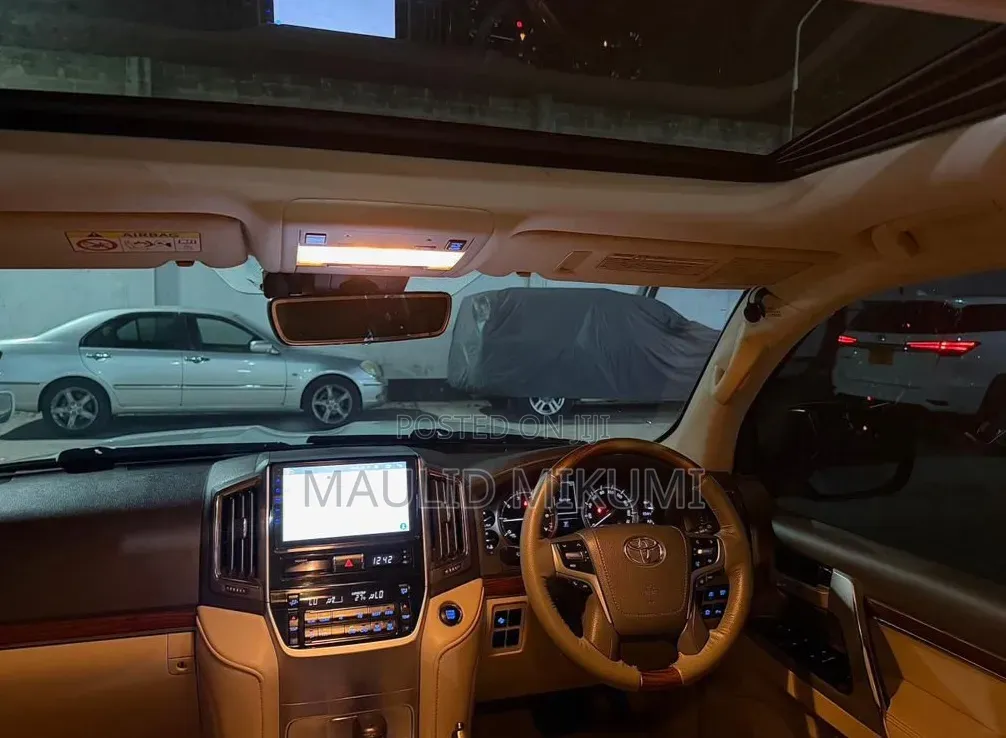 Toyota Land Cruiser 2018 White