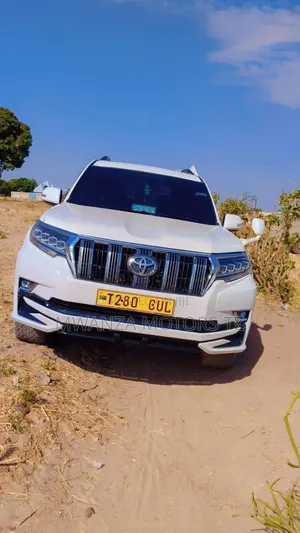 Toyota Land Cruiser Prado 2017 White