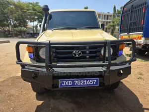 Toyota Land Cruiser 2013 Gray