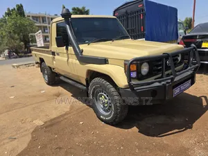 Toyota Land Cruiser 2013 Gray