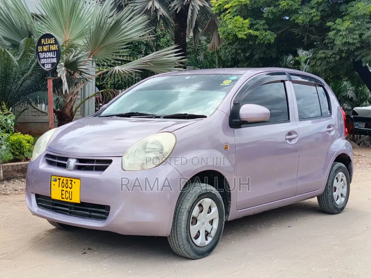 Toyota Passo 2011 Pink