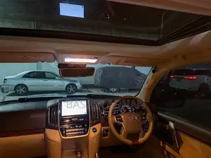 Toyota Land Cruiser 4.5 V8 VXR 2018 White