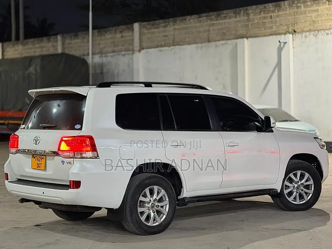 Toyota Land Cruiser 4.5 V8 VXR 2018 White