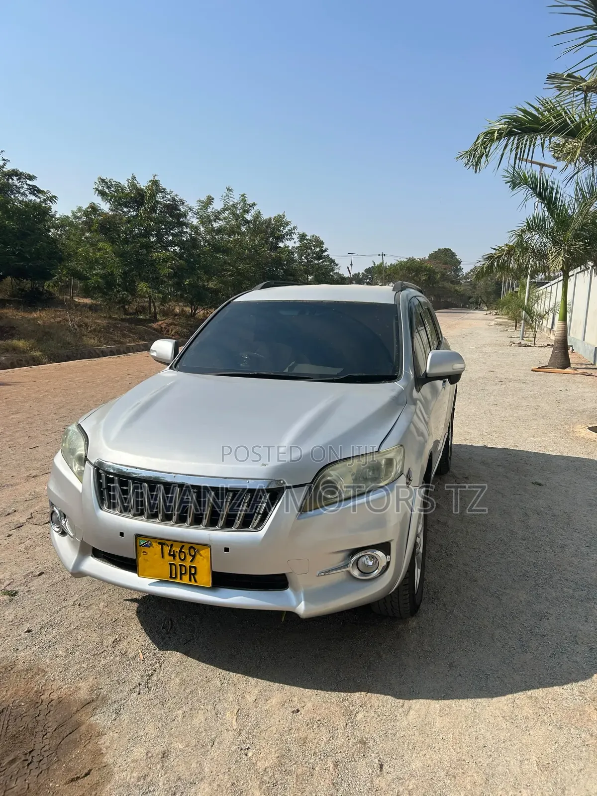 Toyota Vanguard 2010 Silver