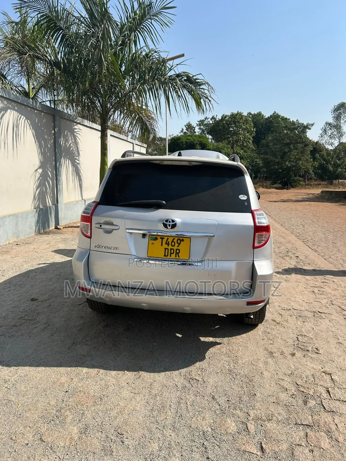 Toyota Vanguard 2010 Silver