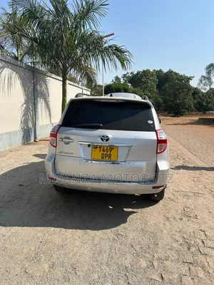 Toyota Vanguard 2010 Silver