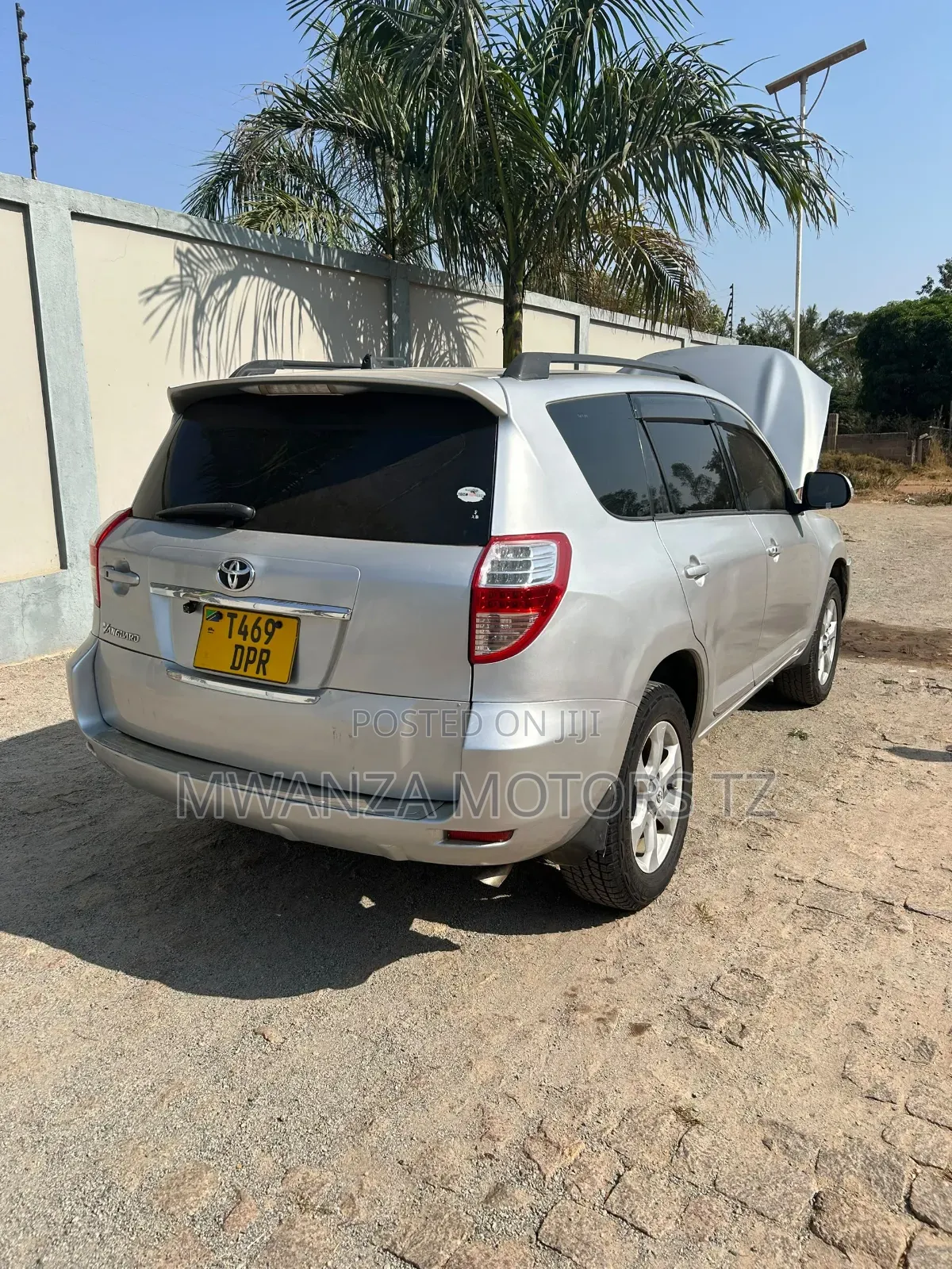 Toyota Vanguard 2010 Silver