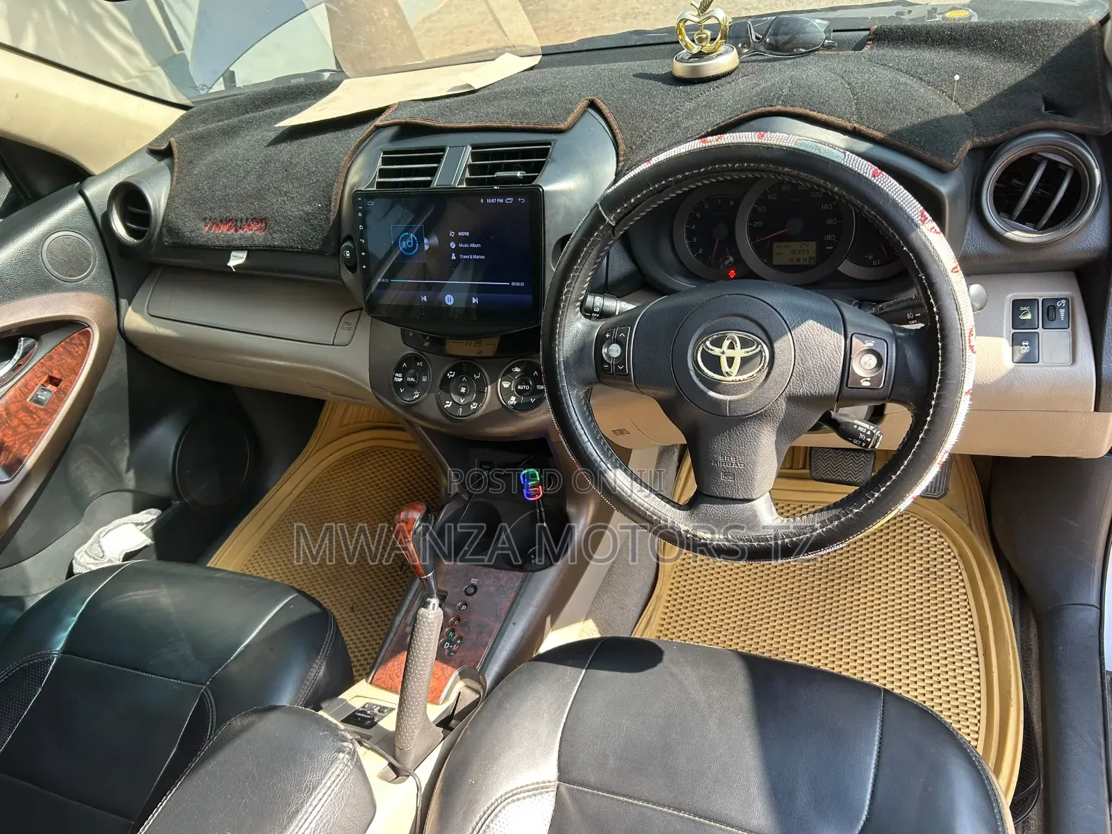 Toyota Vanguard 2010 Silver