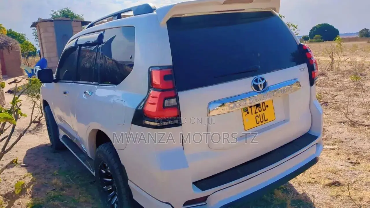 Toyota Land Cruiser Prado 2017 White