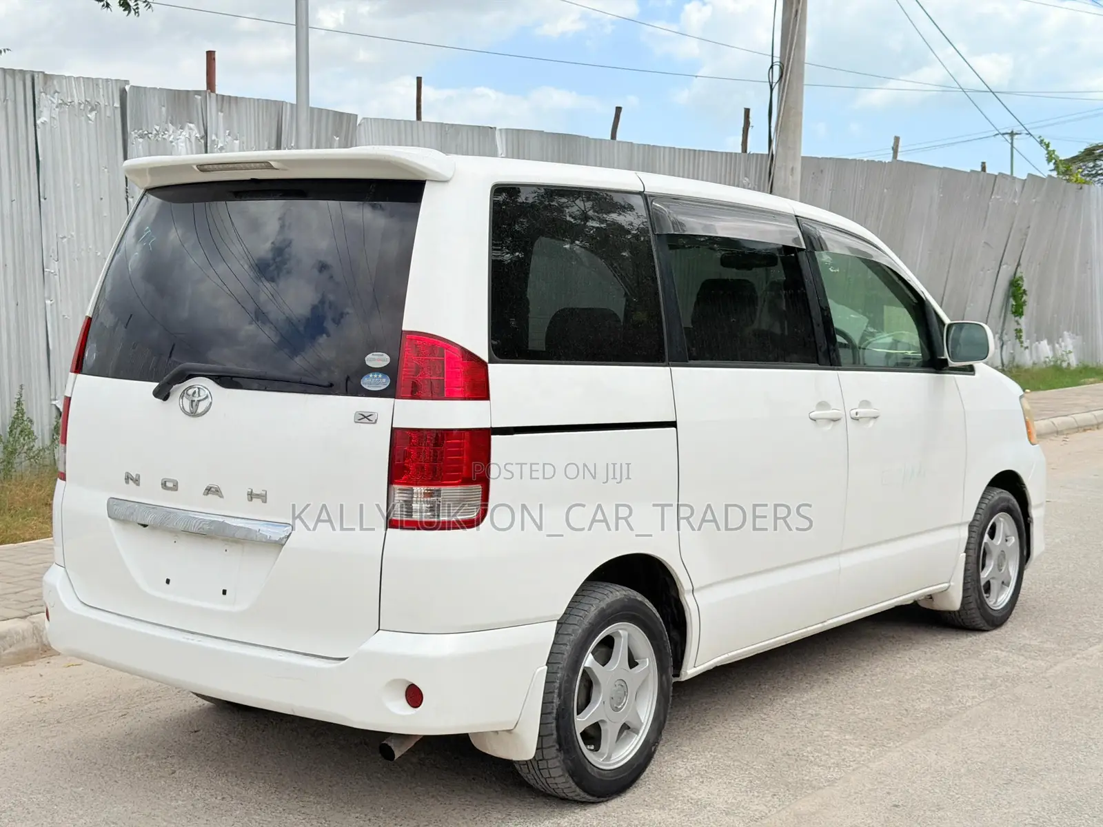 Toyota Noah 2005 White