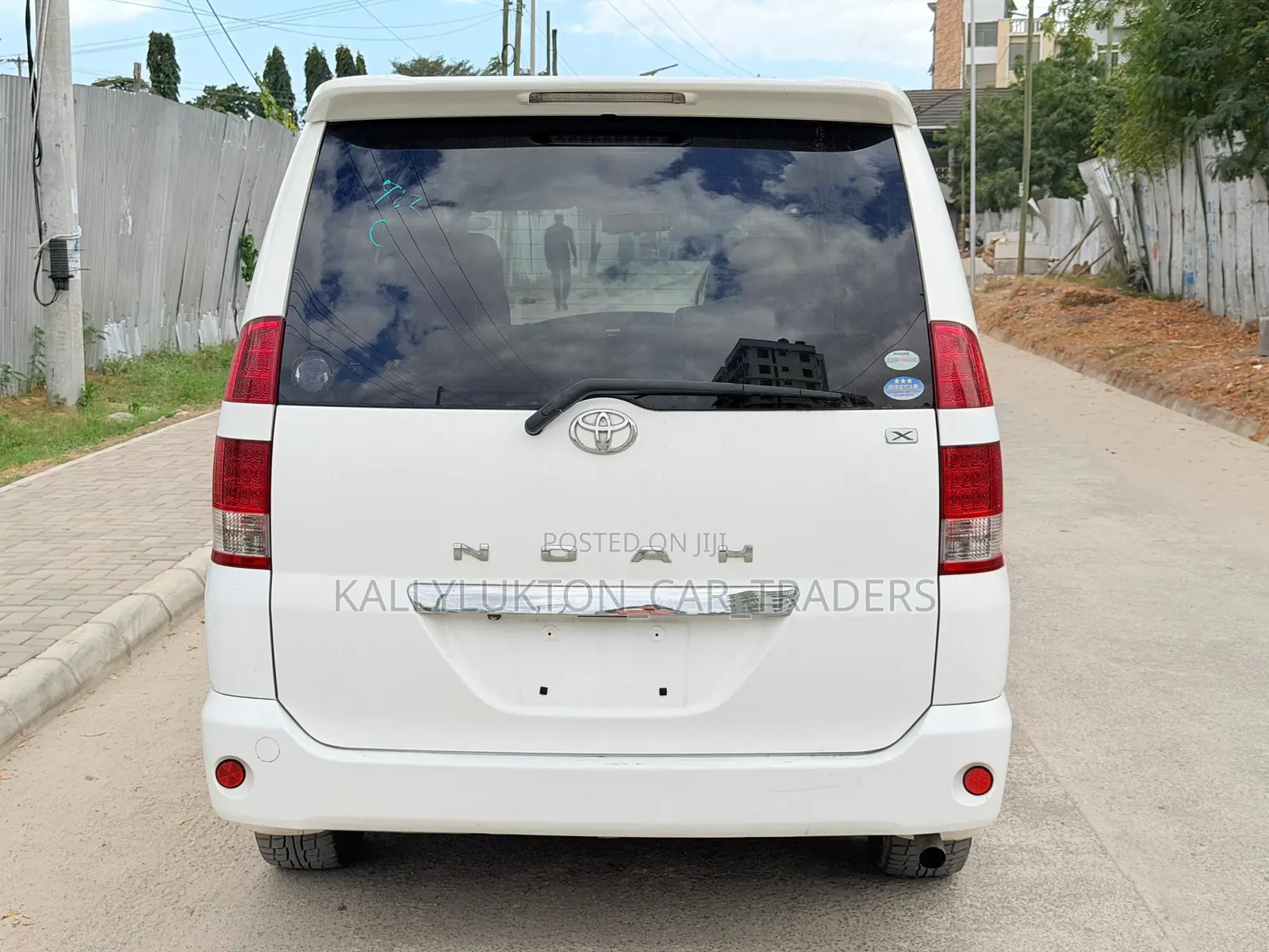 Toyota Noah 2005 White
