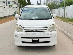 Toyota Noah 2005 White