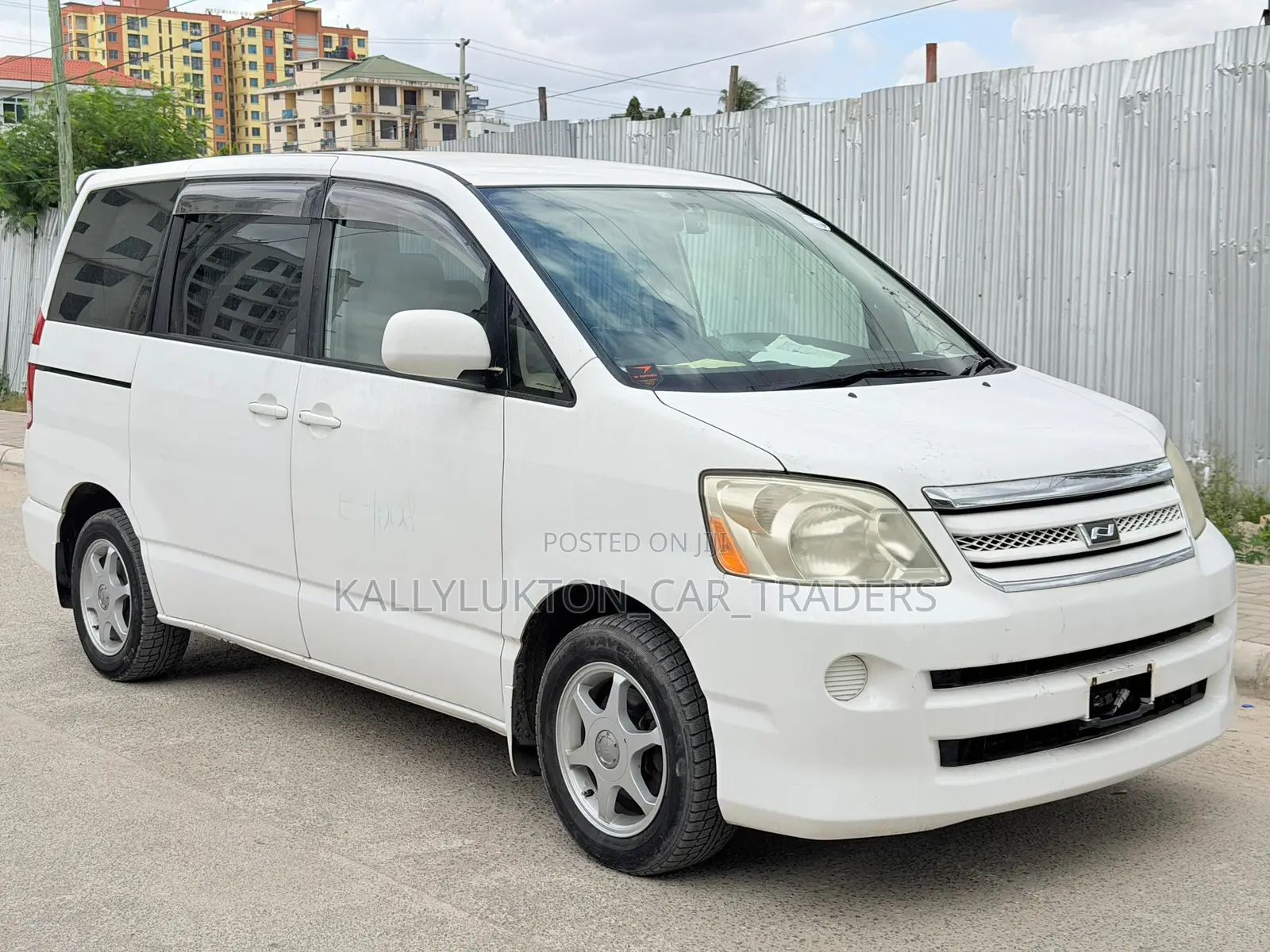 Toyota Noah 2005 White