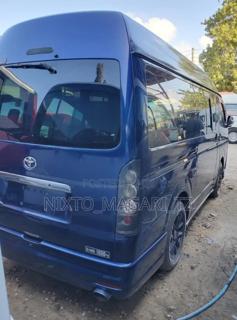 Toyota Quantum 2012 Blue