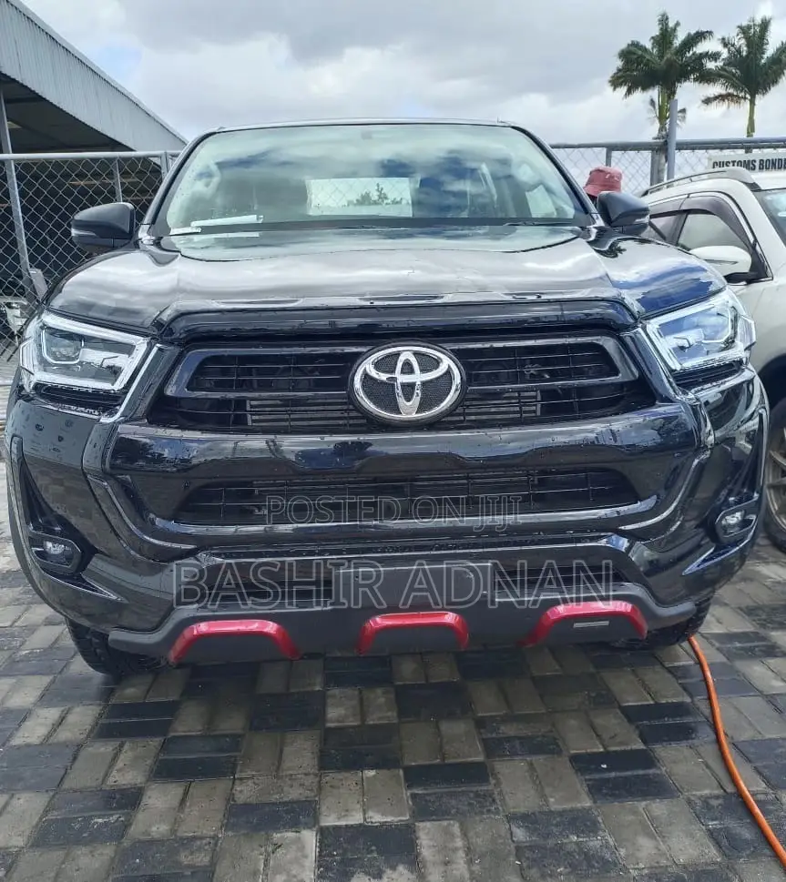 New Toyota Hilux Black Edition 2026 Black