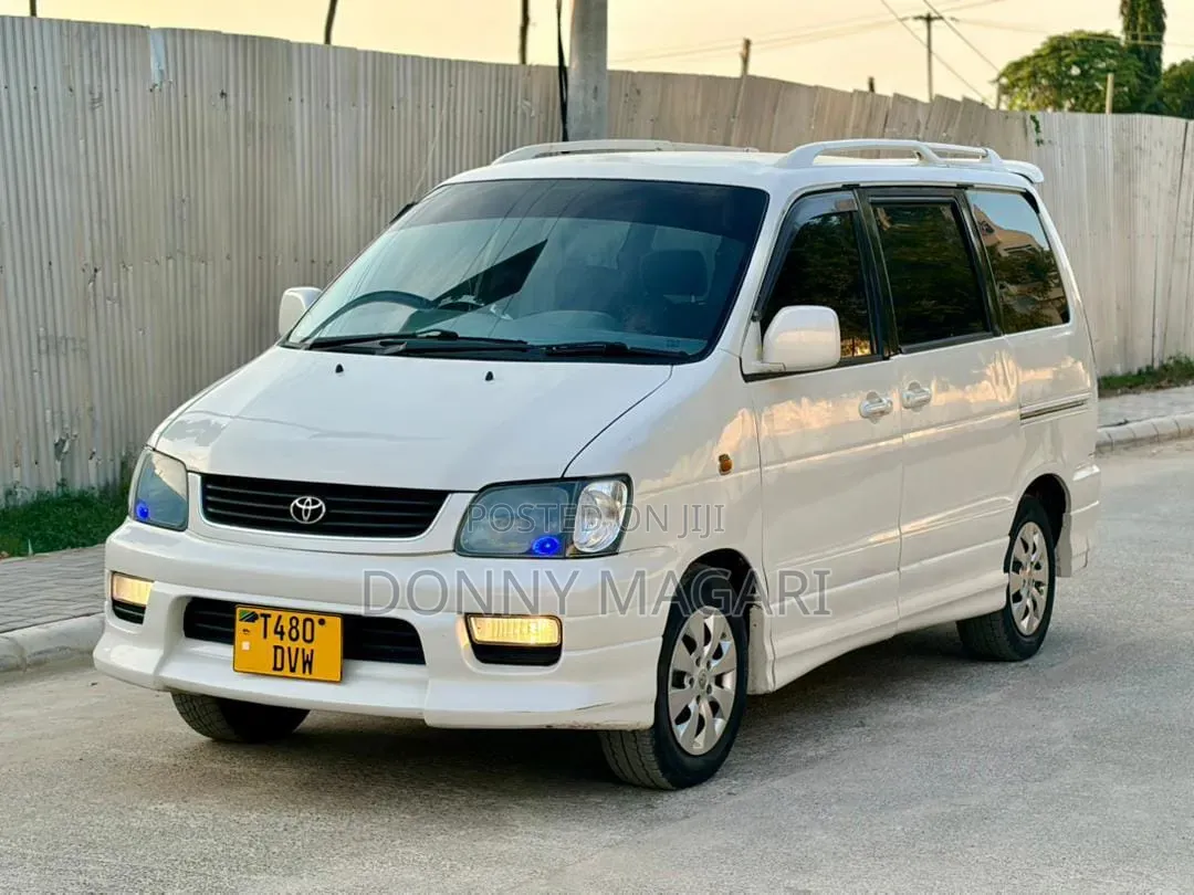 Toyota Noah 2001 White